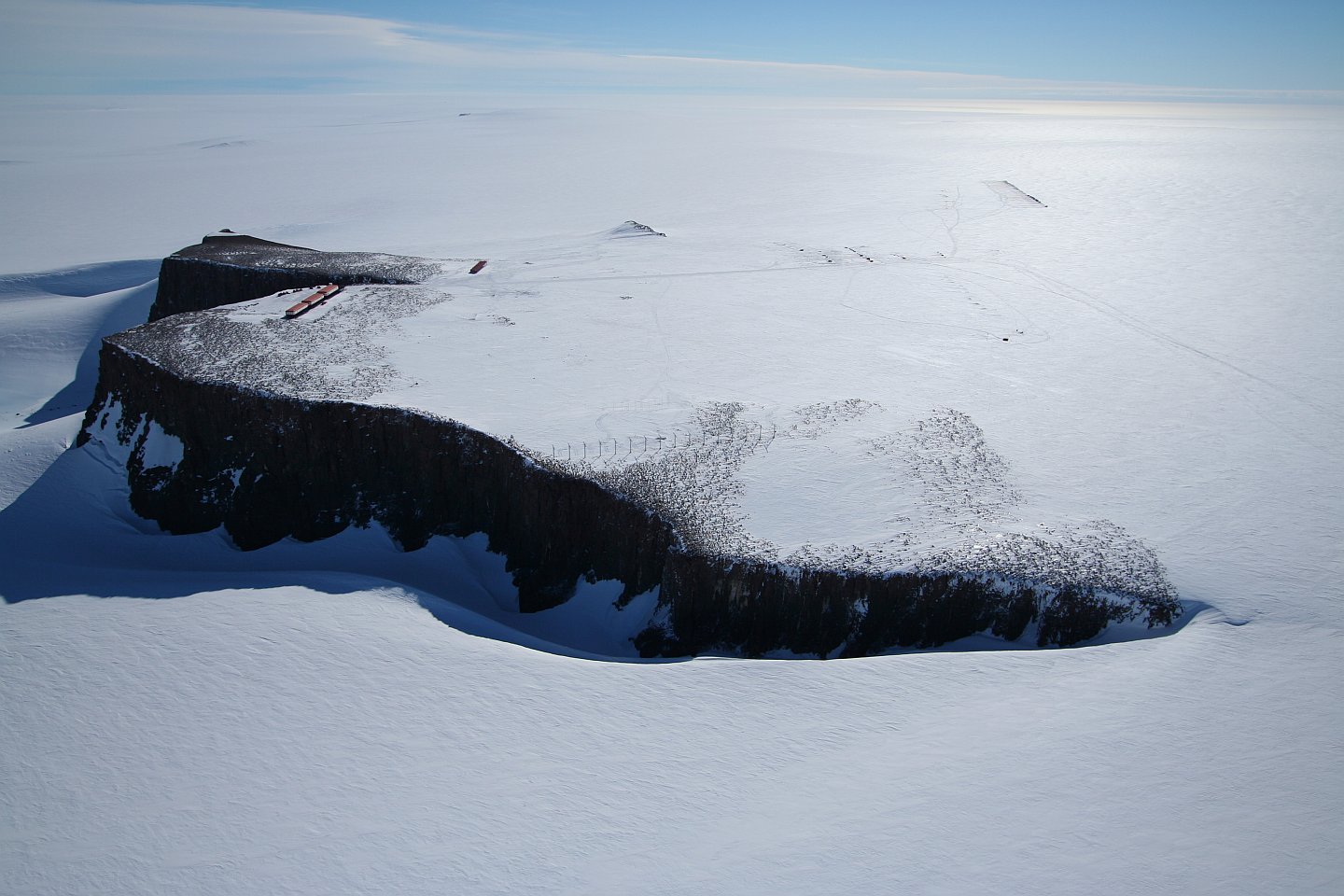 Aerial view of Vesleskarvet from the south